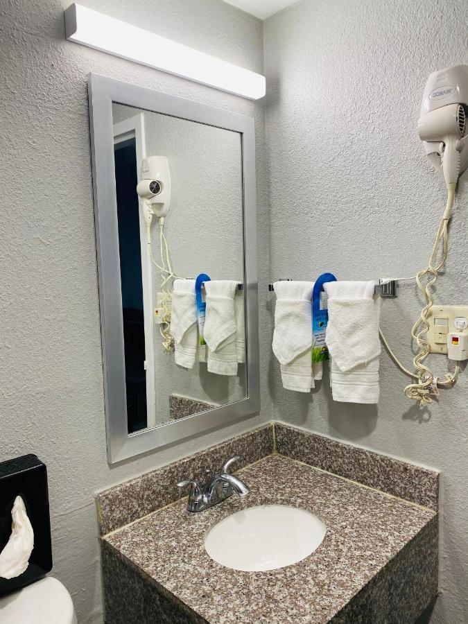 Days Inn By Wyndham Sharonville Bagian luar foto