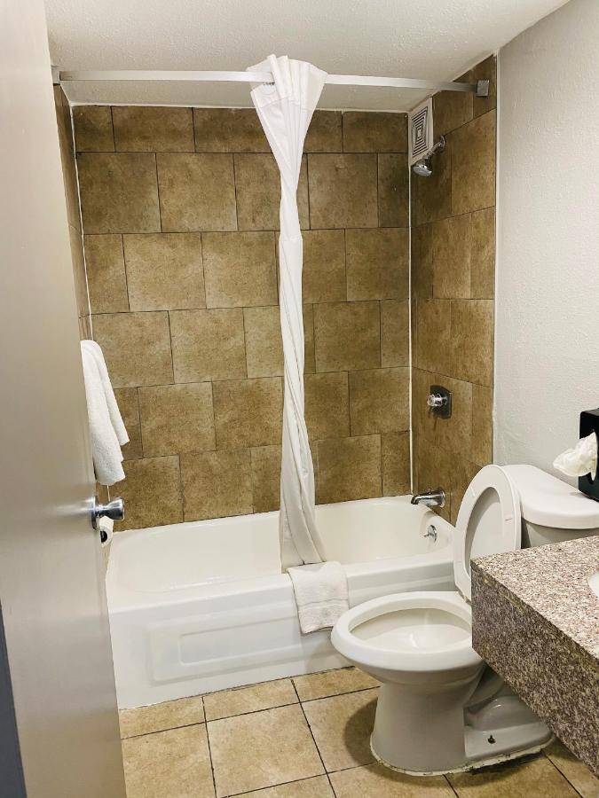 Days Inn By Wyndham Sharonville Bagian luar foto
