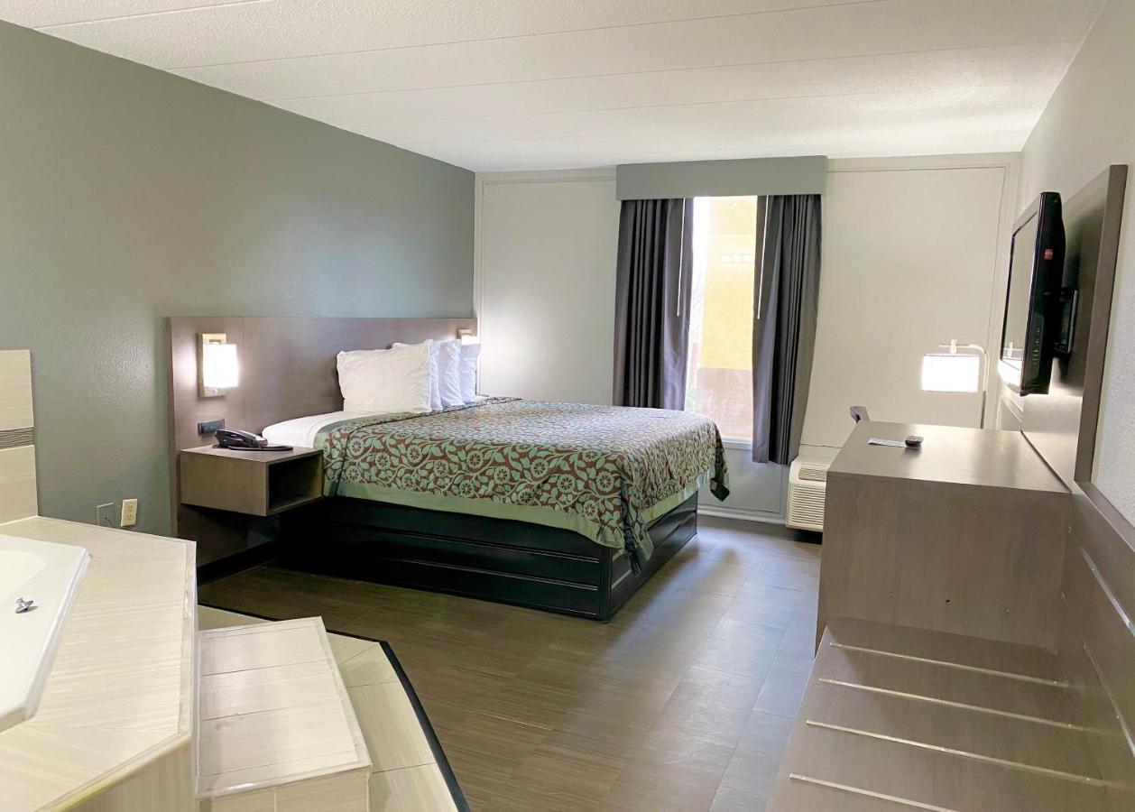 Days Inn By Wyndham Sharonville Bagian luar foto