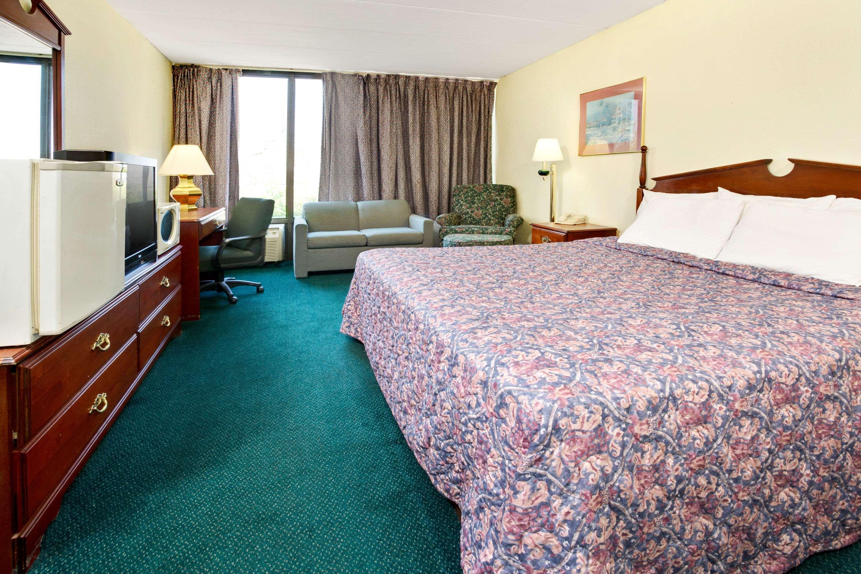 Days Inn By Wyndham Sharonville Bagian luar foto