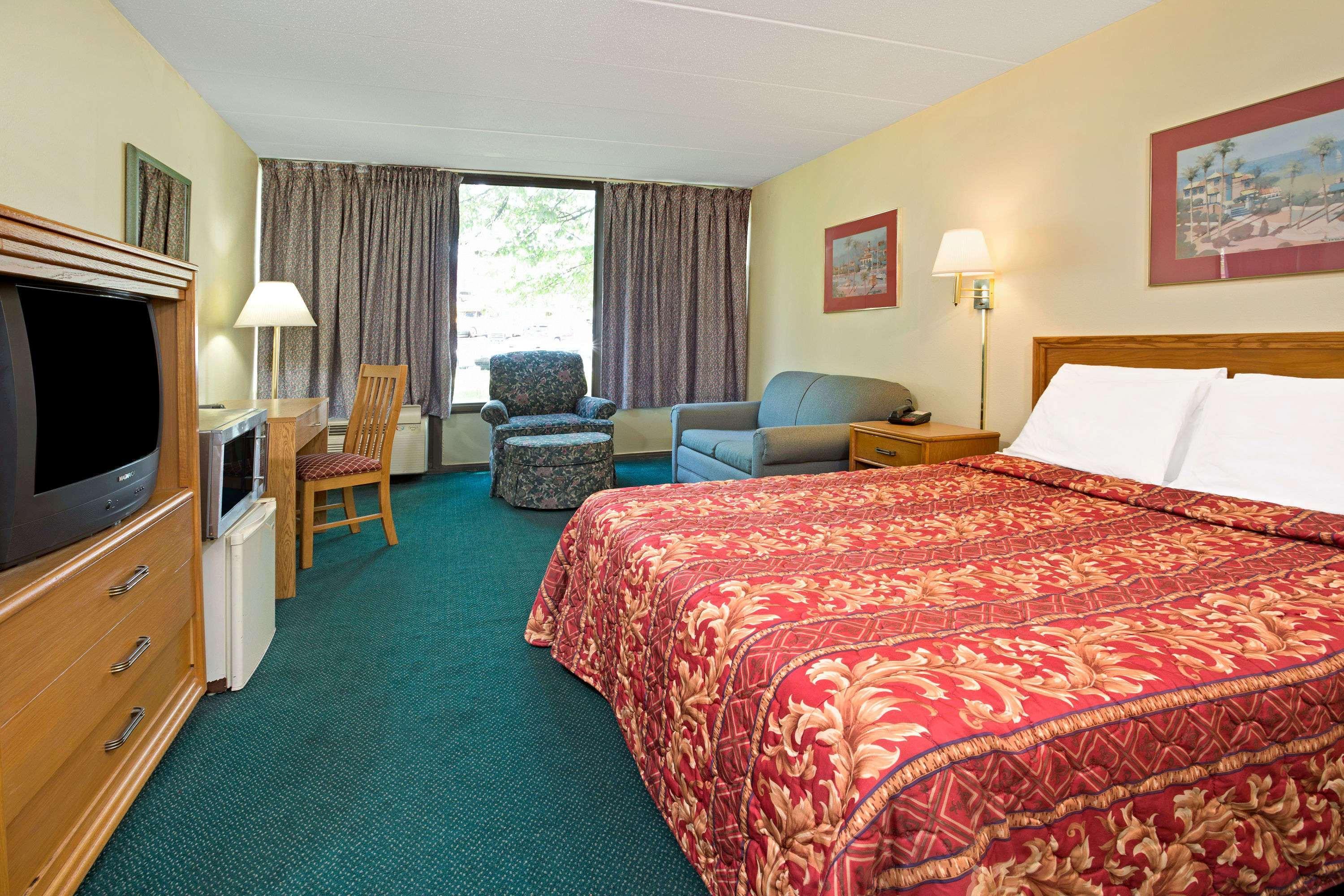 Days Inn By Wyndham Sharonville Bagian luar foto