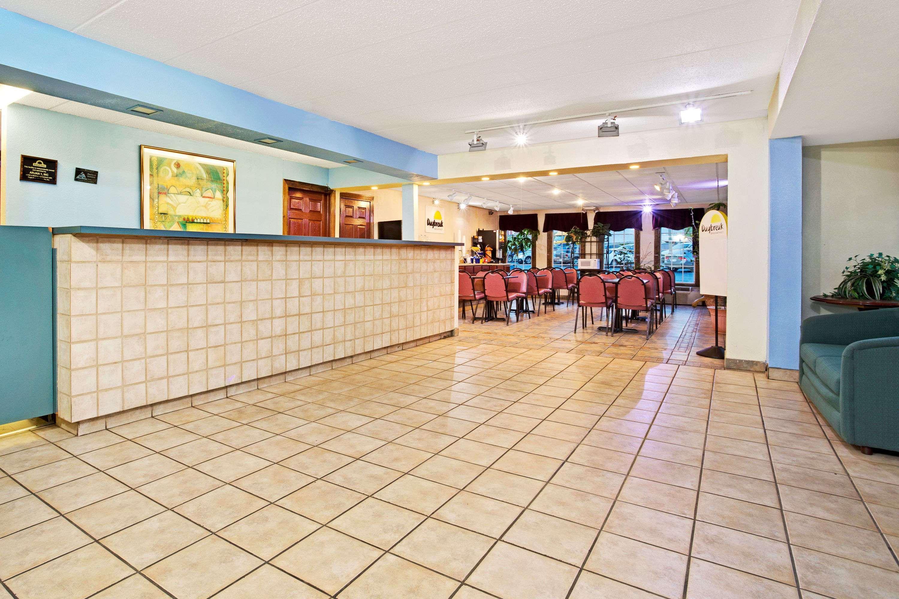 Days Inn By Wyndham Sharonville Bagian luar foto