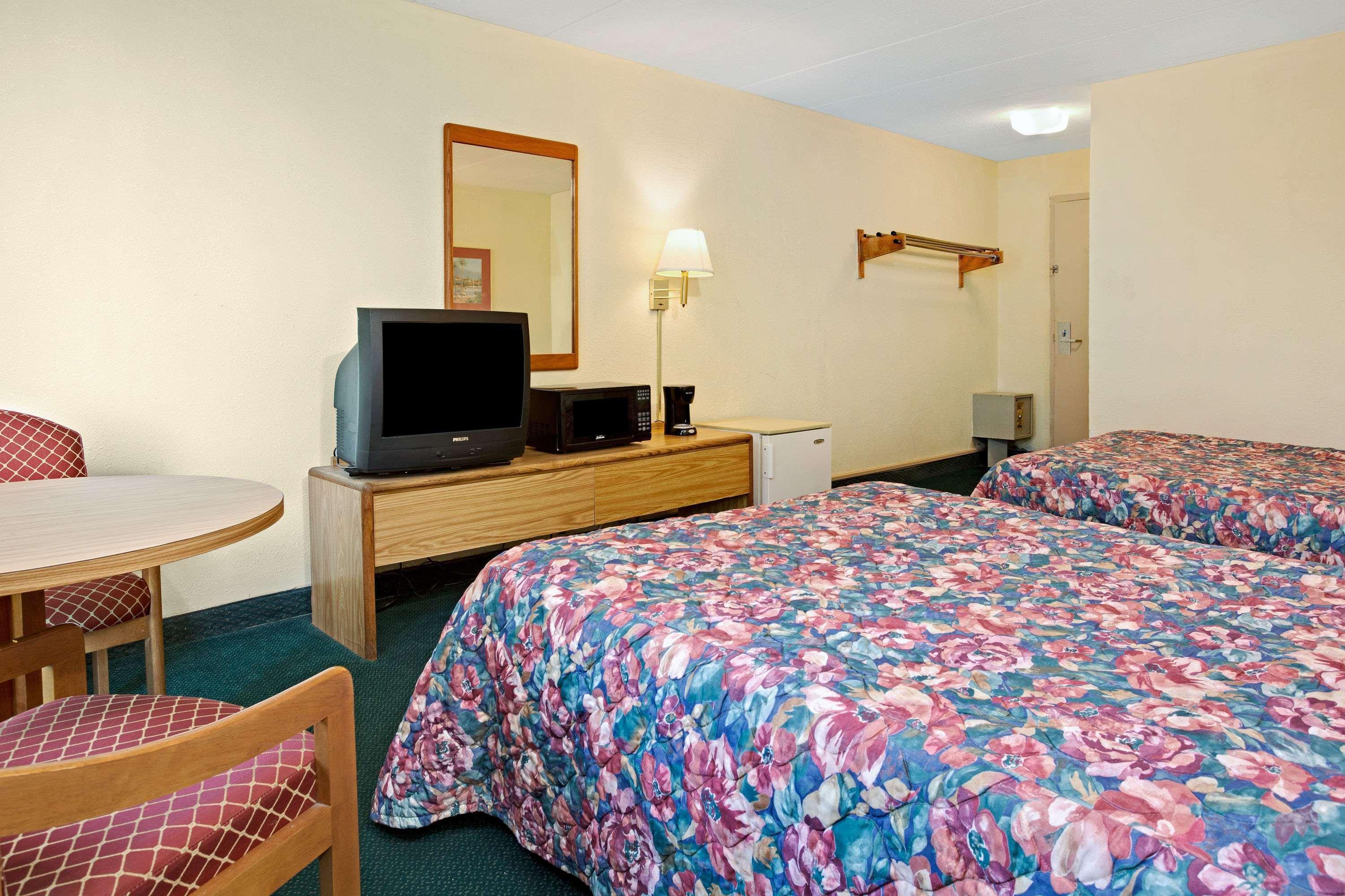 Days Inn By Wyndham Sharonville Bagian luar foto