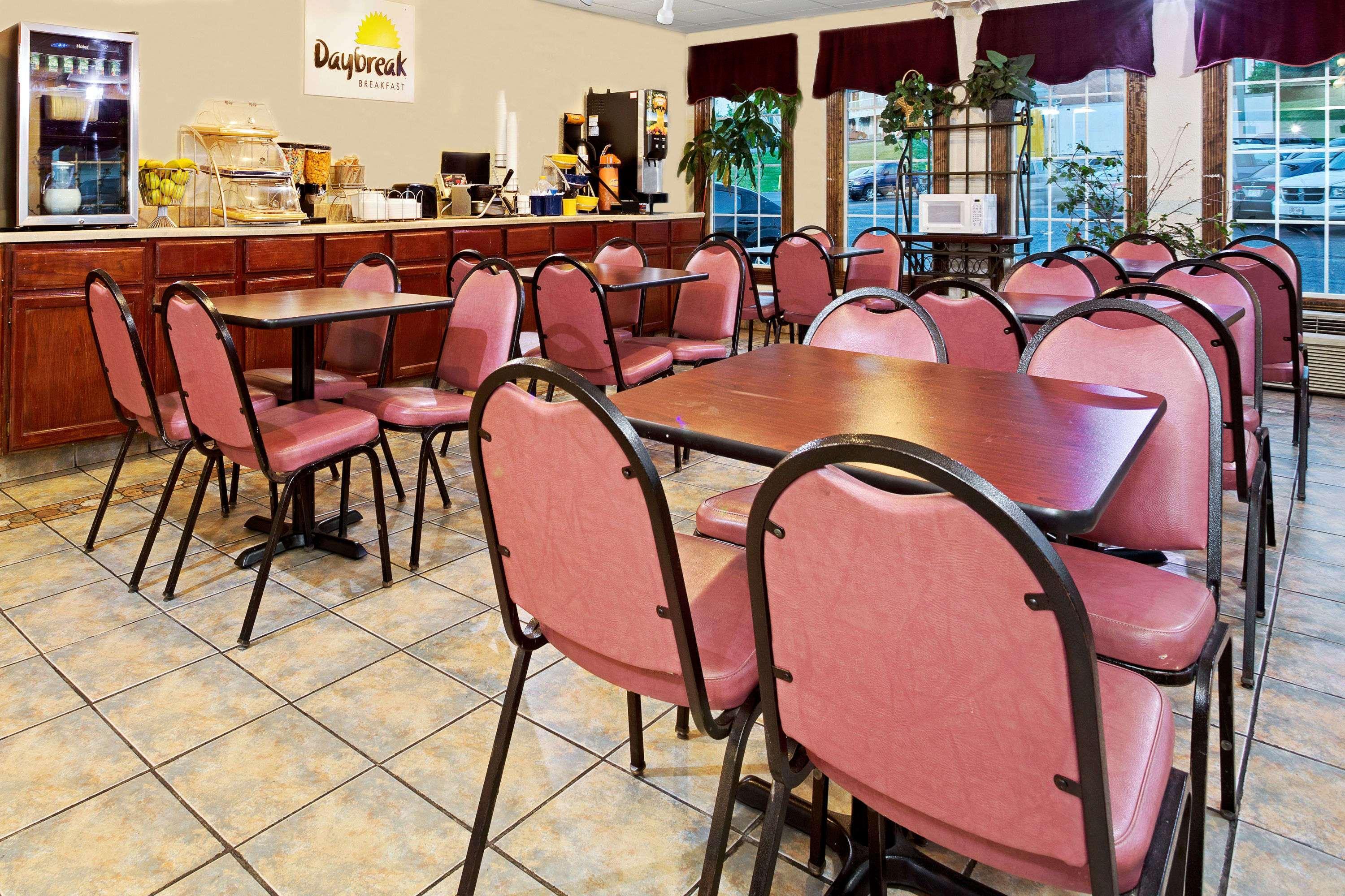 Days Inn By Wyndham Sharonville Bagian luar foto