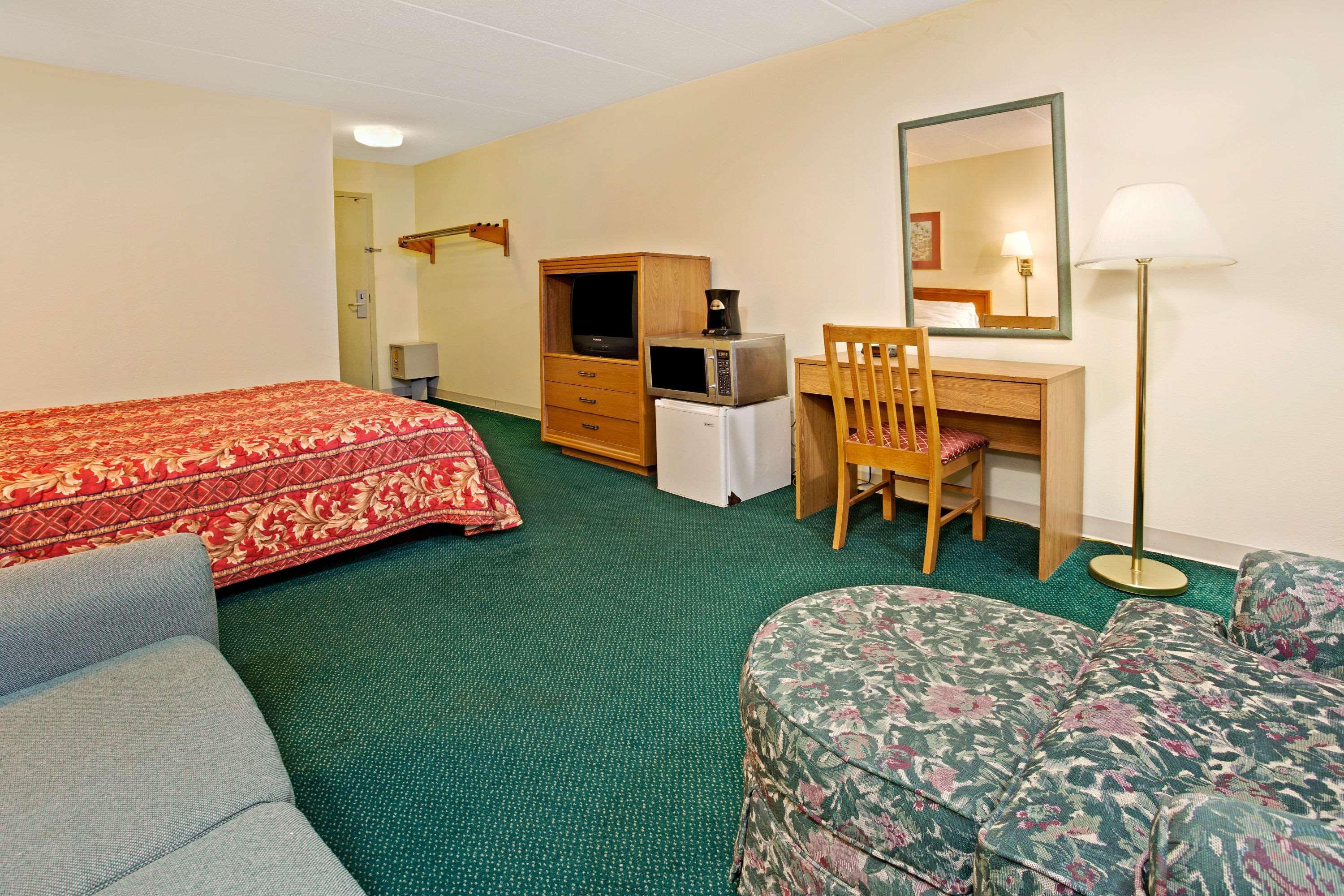 Days Inn By Wyndham Sharonville Bagian luar foto