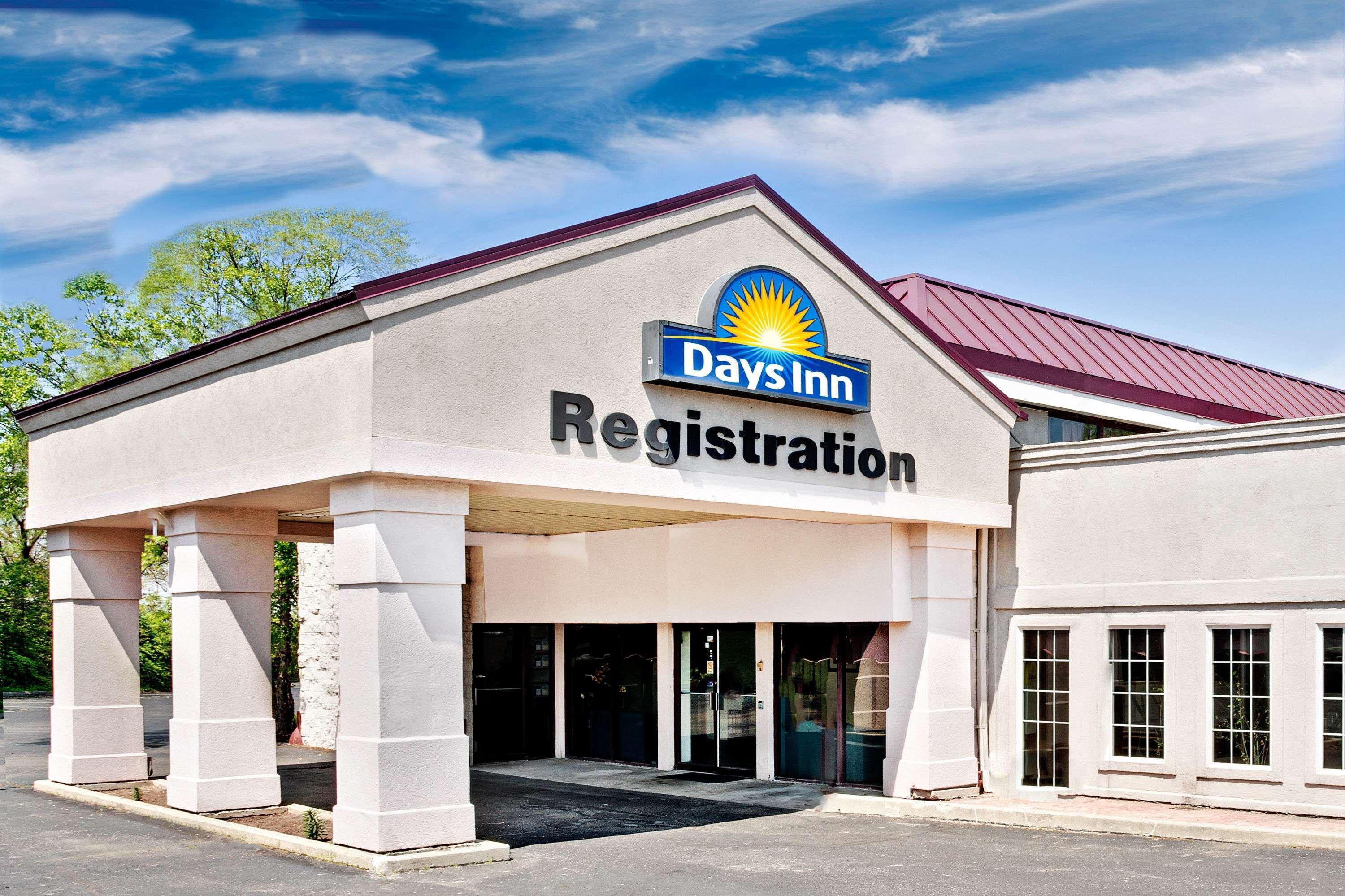 Days Inn By Wyndham Sharonville Bagian luar foto
