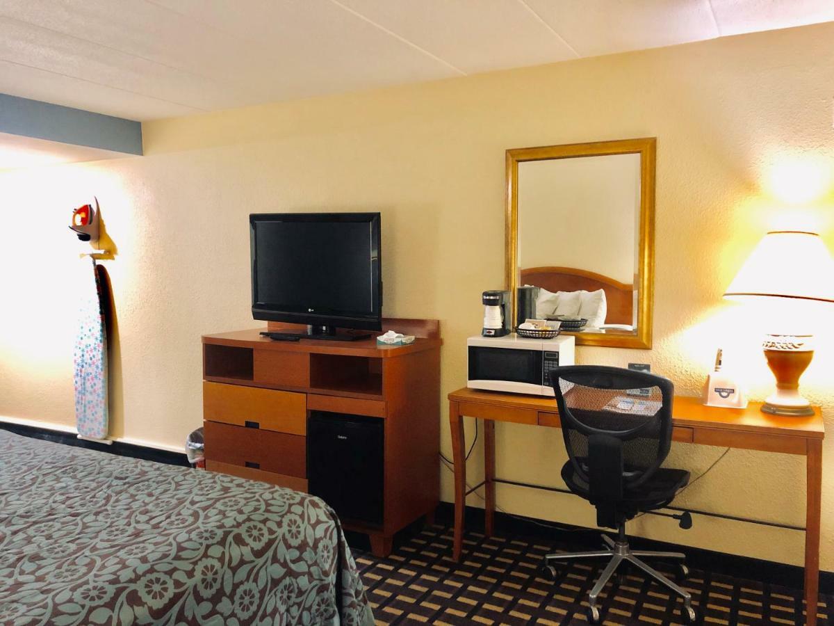 Days Inn By Wyndham Sharonville Bagian luar foto