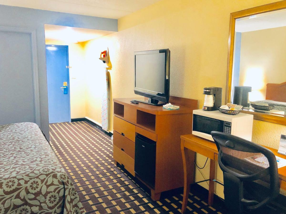 Days Inn By Wyndham Sharonville Bagian luar foto