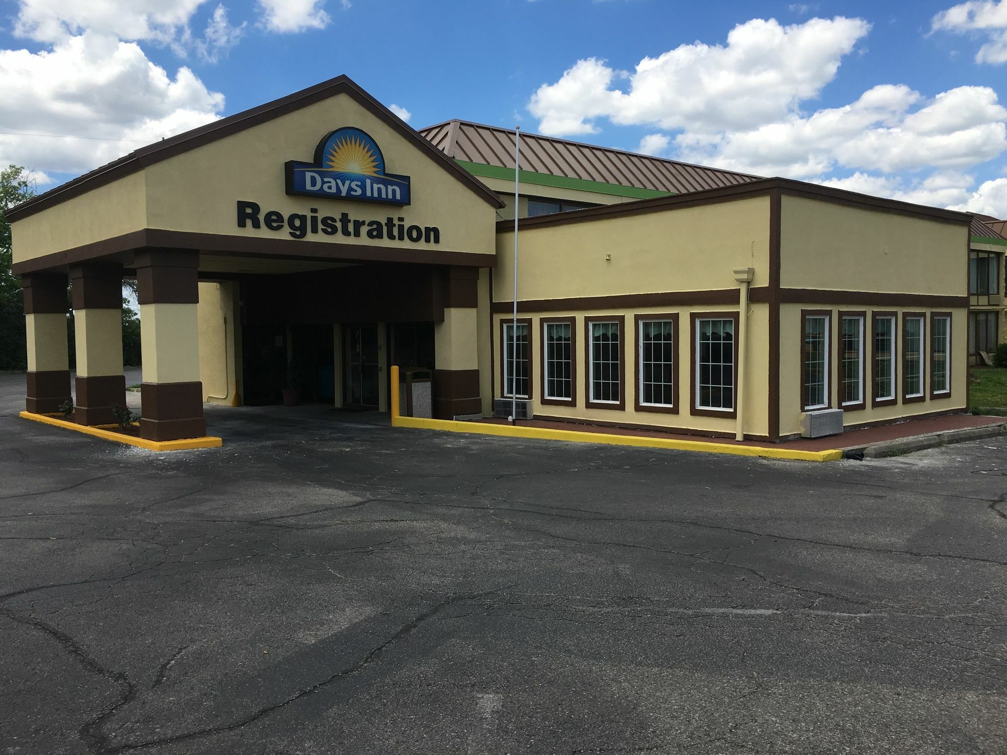 Days Inn By Wyndham Sharonville Bagian luar foto